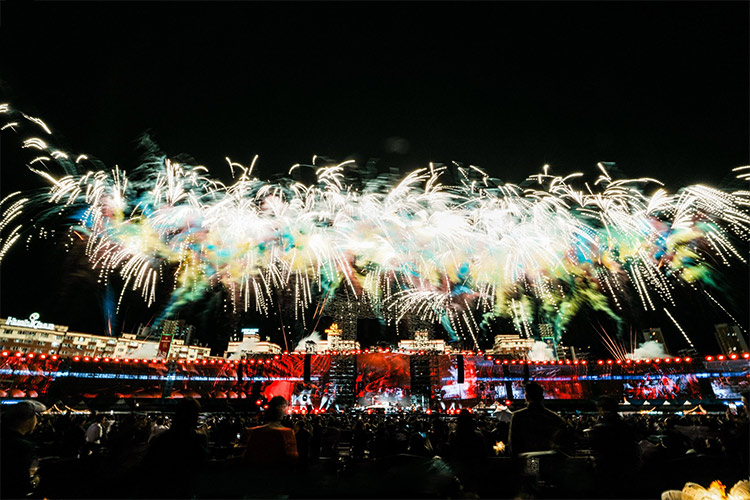 How Does an Outdoor Transparent LED Display Handle Harsh Weather?
