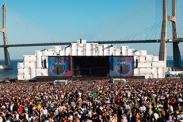 WhyYESTECHMAirIstheBestOutdoorTransparentLEDDisplayforFestivalStages2_1784702888.jpg