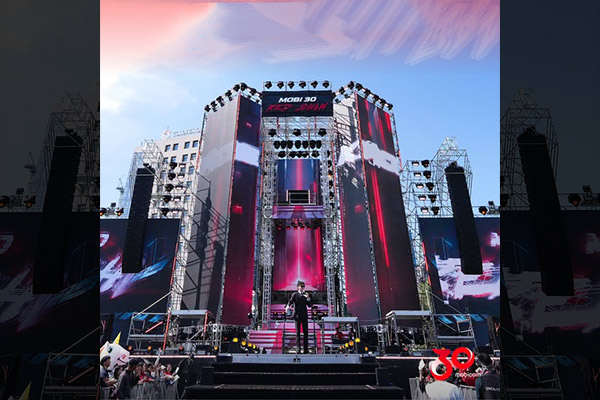 YESTECHIlluminatesMobicom’sRedShowwith4,000LEDPanels2_1783478267.jpg