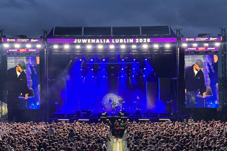 YESTECHLEDDisplayintheJUWENALIALUBLIN2026_1785227468.jpg