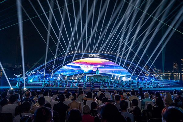 YESTECHMTTransparentLEDDisplayLightsuptheDaNangInternationalFireworksFestival_1784535730.jpg