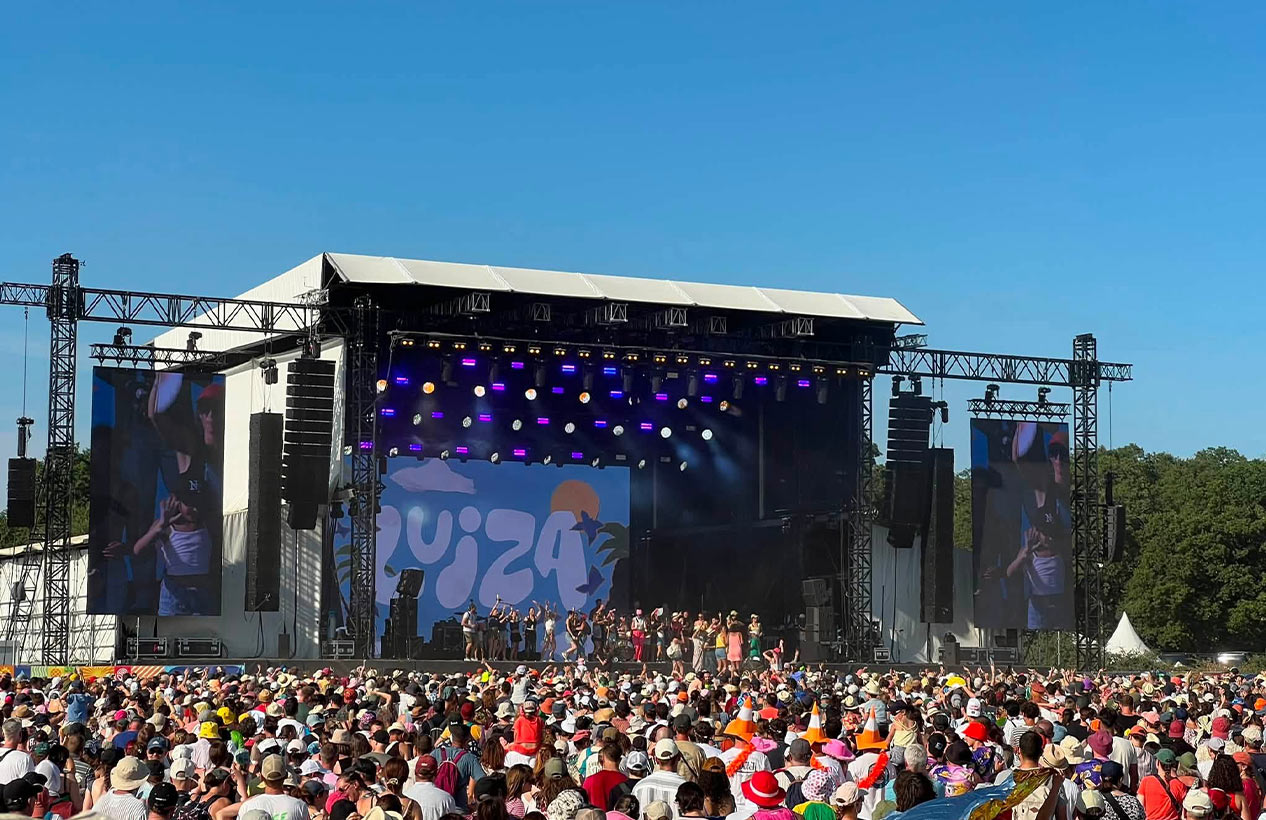 stage-with-YES-TECH-MU-Series_1790234819.jpg